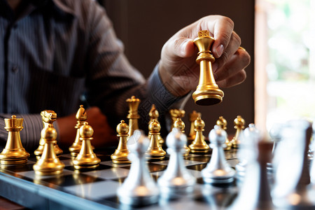 防御商人在象棋盘游戏中将王牌人物与决胜者相提并论战略管理或领导才能成功概念公司的战斗背景图片