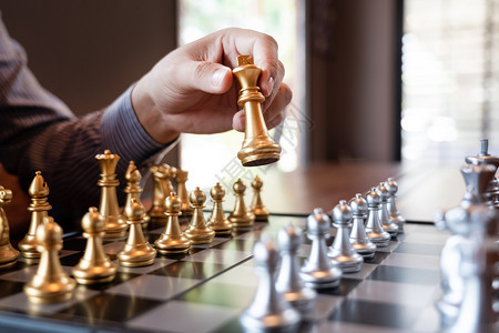 移动胜利商人在象棋盘游戏中将王牌人物与决胜者相提并论战略管理或领导才能成功概念领导者图片
