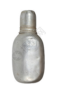 液体用过的白色背景传统室外追寻物品上隔离的旧铝酒瓶用于室外追逐的传统物品贮存图片