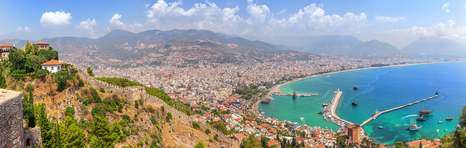 蓝色的阿拉尼亚全景从土耳其阿拉尼亚城堡欣赏港口阿拉尼亚全景从土耳其阿拉尼亚城堡欣赏港口树天空图片