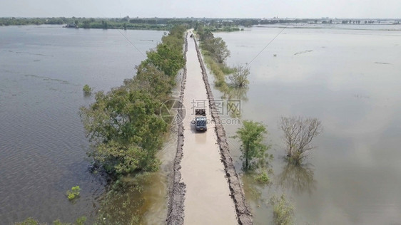 街道印度人泰国Ayutthaya省洪水的空中景象十月图片