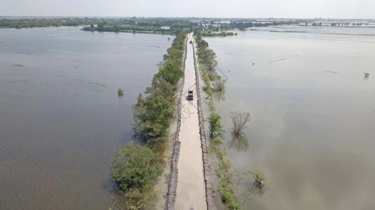 市郊报纸泰国Ayutthaya省洪水的空中景象灯光图片