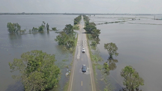 市郊风暴热带泰国Ayutthaya省洪水的空中景象图片