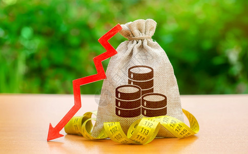 下降工资减少社会福利削成本节省资金流出银行降低贴现率有利可图国民