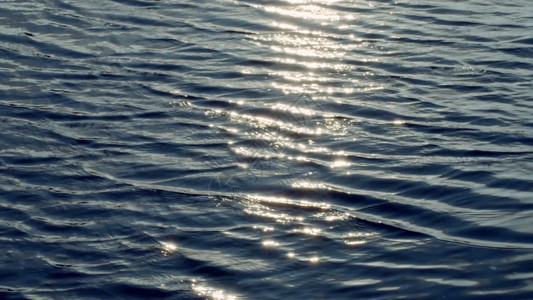 3D显示海洋浪的美丽顶端景色亮太阳在水表面的反光独特游戏闪在反射和折波中闪烁液体渲染明亮的图片