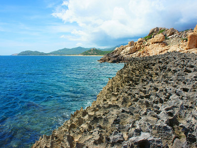 空气海岸越南滩在HangRaiPhanRangNinhThuan的旅游景色沿海乡村以巨大的岩石蓝色水和美丽的越南生态旅游之地而惊图片