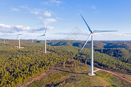 资源天线活力来自葡萄牙农村风车的空中飞机来自葡萄牙图片