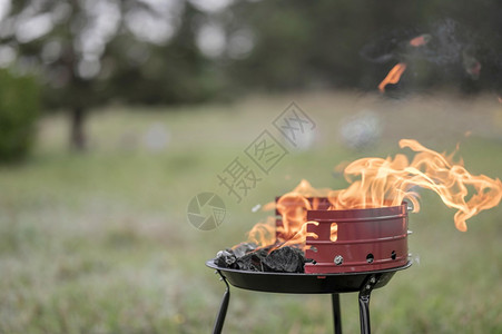 户外烧烤的火炉图片