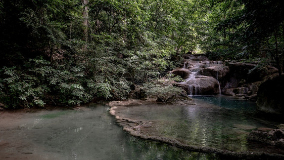水丛林泰国Kanchanaburi公园的Erawan瀑布时代图片