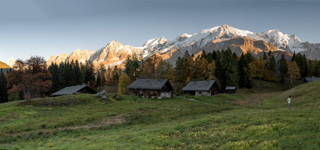 法国Blanc山前的小村落冰风景法语图片