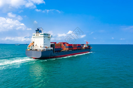 全球的海运集装箱货物流进出口业务和工服国际商贸易运输集装箱货船在公海集装箱货船概念鸟瞰图经济釜山背景图片