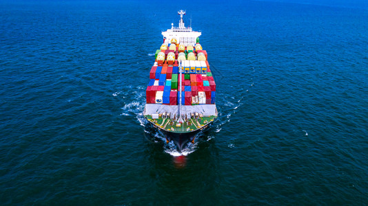 载运集装箱的货船用于商业运进出口航视集装箱船抵达商业港口贸易血管航运图片
