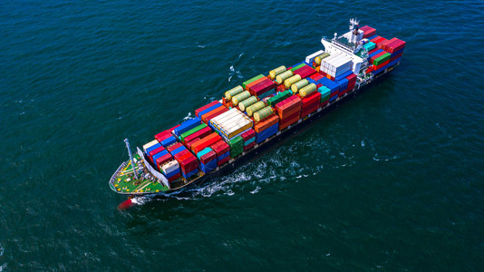 天线载运集装箱的货船用于商业运进出口航视集装箱船抵达商业港口新加坡巴拿马图片