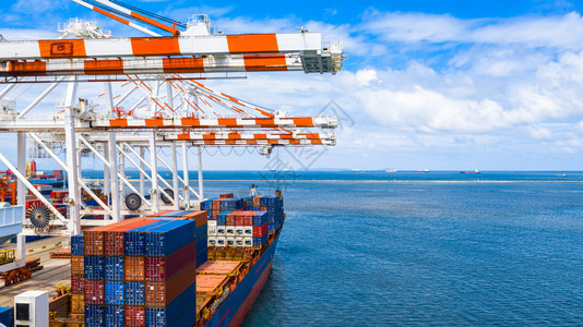 载运集装箱的船用于商业货运进出口航视集装箱船抵达商业港口大部分新加坡天线图片