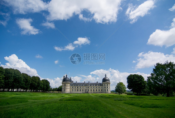 欧洲的优雅绿色法国城堡瓦伦凯的风景图片