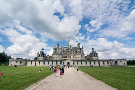 建筑的法国城堡瓦伦凯的风景游客雨图片