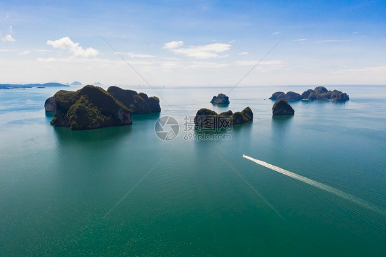 地标蓝色的海上石灰岛和泰国两KraBi空观的游客旅长尾船冒险图片