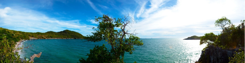自然水全景海岛天高角度看滩和大伸展天空蓝色的图片