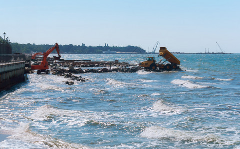 具体的土壤岸上施工设备防波堤施工海岸保护措施上工设备防波堤施工加里宁格勒图片