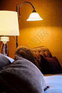 豪华卧室枕头的经典椅子风格房间软垫泰国图片
