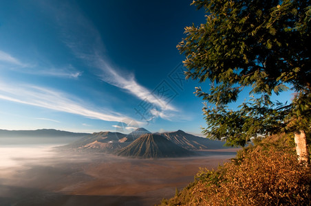 亚洲黎明全景印度尼西亚爪哇岛的GunungBromo火山图片