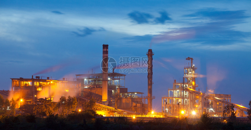 行业复杂的汽油泰国日落期间的工业厂房图片