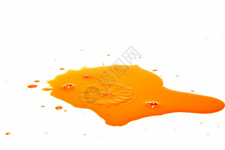 凉爽的橙色水滴喷洒在白背景上自然黄的图片