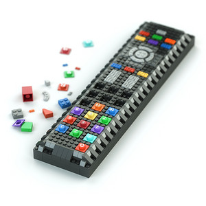 声音的白色背景上孤立的Lego砖块遥控器数字的建造高清图片