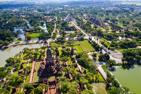 文化佛塔Ayutthaya历史公园和泰国Aytthaya旧寺庙的空中景象雕塑图片