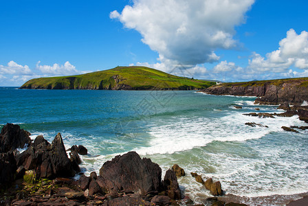 大西洋波浪爱尔兰南部附近的悬崖爱尔兰南部的悬崖海岸线图片