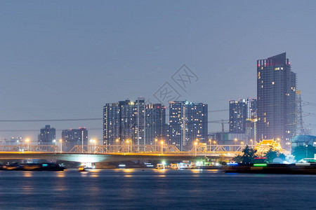 行业披耶曼谷市靠近河流的日光时电厂发曼谷市想象图片