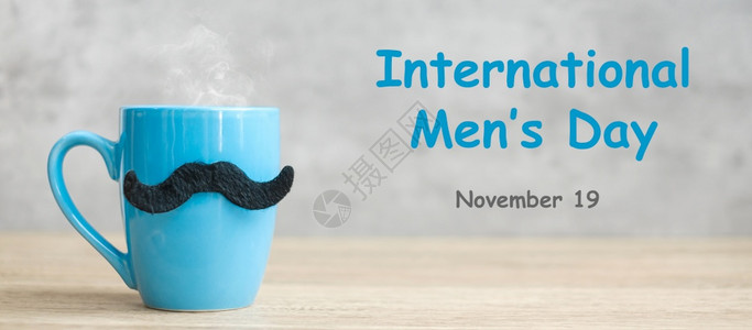 木头饮料十一月国际男子日蓝咖啡杯或茶黑胡子装饰品在桌上快乐父亲节和庆祝活动的概念欢庆日图片