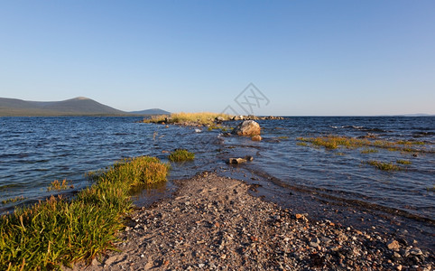 俄罗斯科拉半岛KandalakshaKandalaksha的白海景岛屿浪假期图片