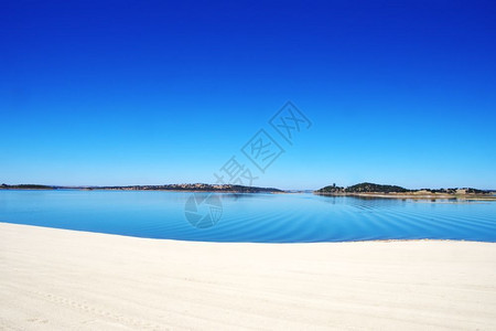 葡萄牙南部Mourao村附近Alqueva湖荒野池塘地平线图片