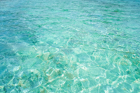 海水海浪和云高清图片海水水面波纹光斑高清图片渐变蓝色海水海浪高