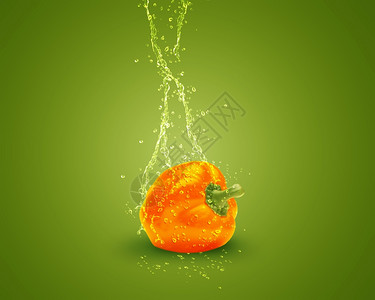 湿的农业绿色背景上喷水的新鲜橘子胡椒降低图片