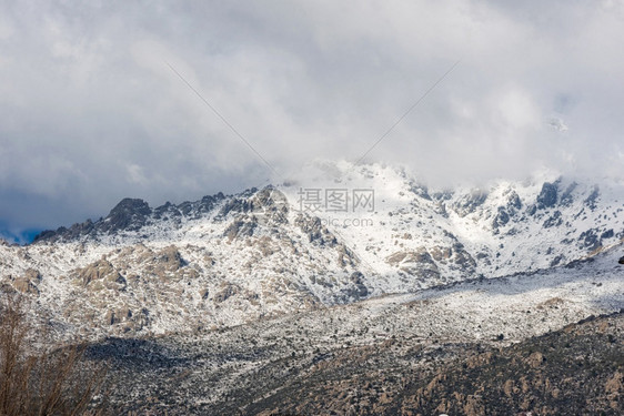 云景旅行纳瓦切拉达山脉冬季现场西班牙马德里松树图片