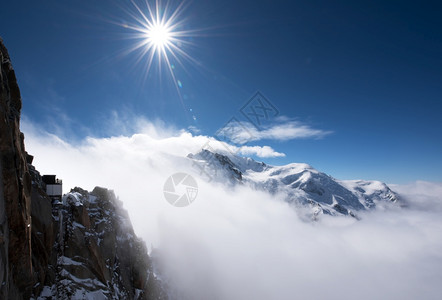 风景AiguilleduMidiView朝向勃朗峰阳光巅图片