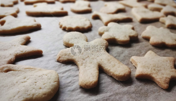 配料食物以不同形状故意模糊的自制曲奇饼干缝合美味的图片