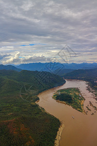 琅勃拉邦旅行湄公河和山空中观察老挝LuangPrabang美丽的图片