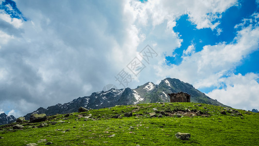 云高地查谟和克什米尔邦Sonamarg美丽的山地景观范围图片