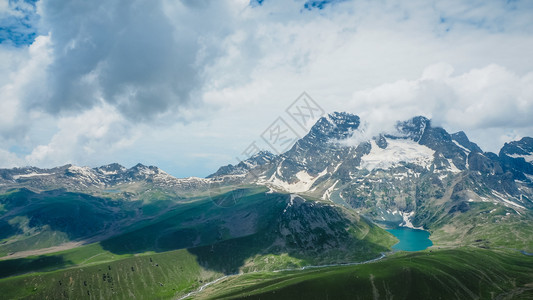 天空著名的查谟和克什米尔邦Sonamarg美丽的山地景观夏天图片