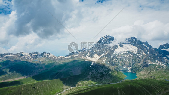 天空著名的查谟和克什米尔邦Sonamarg美丽的山地景观夏天图片