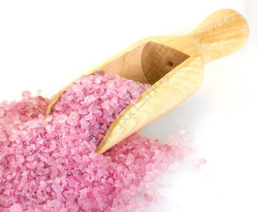 粉色浴盐和白底的木勺时间食物图片
