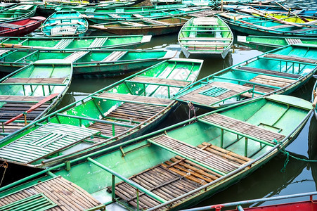 宁可越南TamCoc河NinhBinh越南旅游地貌和目的等越南船只令人惊叹晨景自然图片
