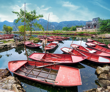 自然越南TamCoc河NinhBinh越南旅游地貌和目的等越南船只令人惊叹晨景亚洲河内图片