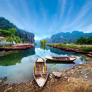 越南语惊人的TamCoc河NinhBinh越南旅游地貌和目的等越南船只令人惊叹晨景地标图片