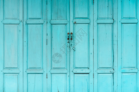 画复古的硬木绿色或蓝的封闭木制门红色前抽象背景废弃旧房子木制门纹身图片