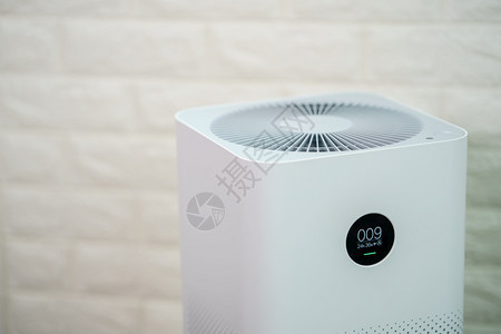 监视器电的干净用监视屏幕封闭空气净化器显示房间的空气质量PM25概念图片