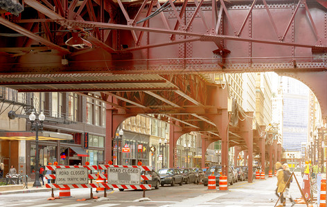 交通芝加哥IL美国october2016路在芝加哥高地铁下关闭标志户外城市图片